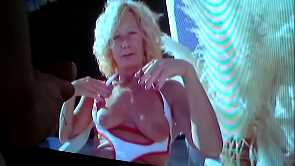 He masturbates with the hot nurse Anne ..