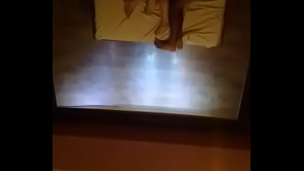 Sra silva8126 com dotado no anal agarrando o marido no motel.