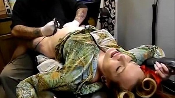 GRITANDO ao fazer tattoo