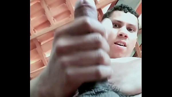 novinho gay batendo uma 