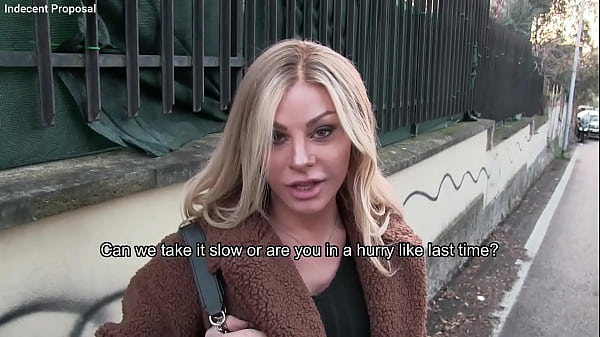 Esclusivo - Accetta 1000&euro; e si fa sfondare il culo l'italiana calda - English subtitles