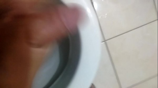 Eu batendo punheta sozinho em casa