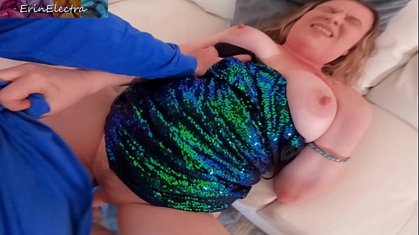 Stepmom wants to fuck you before she leaves your dad