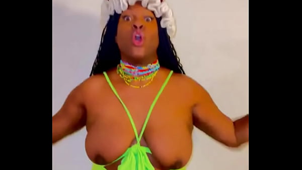 HAPPY TITTY TUESDAY!#TittyTuesday #TeaseTuesday #Ebonytitties #Nobra #Bigblacktitties #Transtitties #Blacktrans #Ebonytra...  