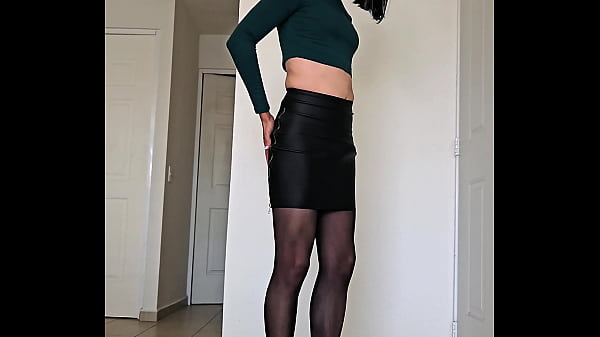 Sofia Natalia Colin se corre en sus medias trailer 