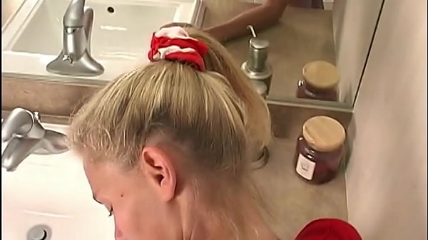 Housewife gets anal from boyfriend and sucks sperm from a rubber