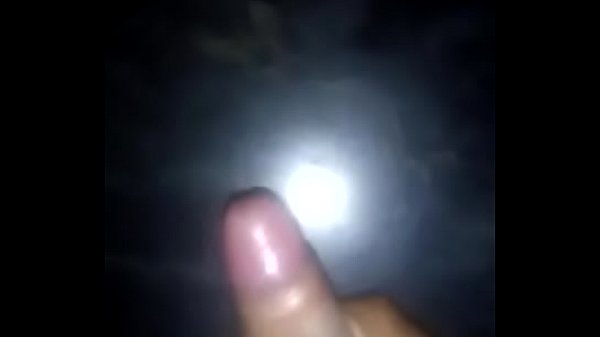 Otro venezolano se corre la paja para mi.