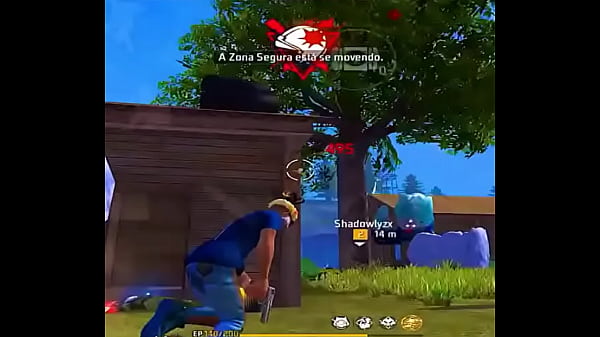 jogando free fire com minha prima e fiquei de pau e comi ela no meio  da partida