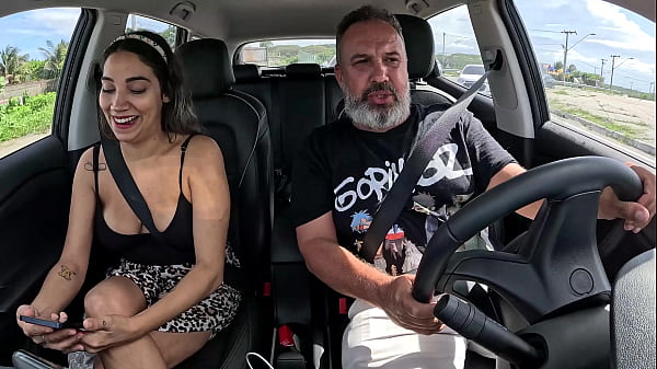 Larissa Cortez sai com Creampie no c&uacute; ap&oacute;s camisinha estourar na carona - Praia do Futuro - Fortaleza - CE