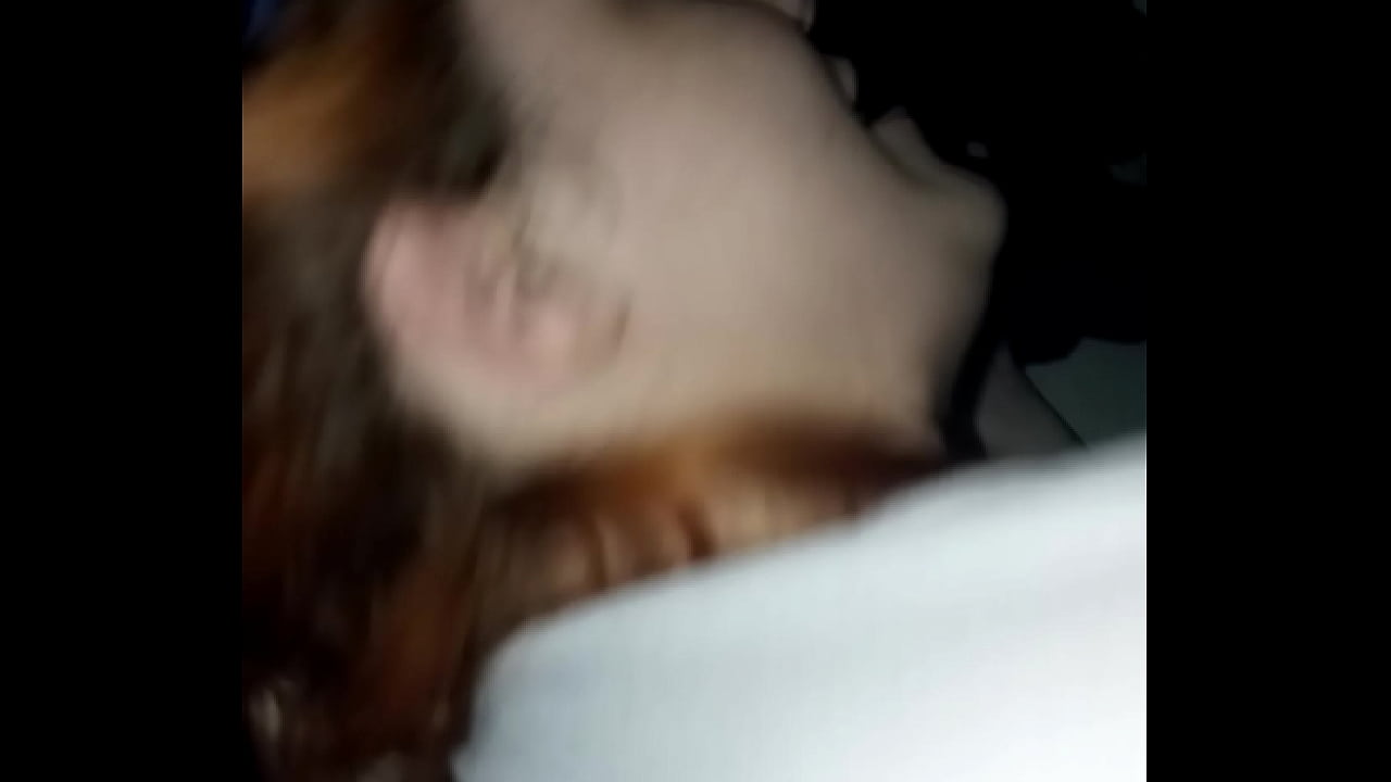 Metendo na ruivinha de ladinho