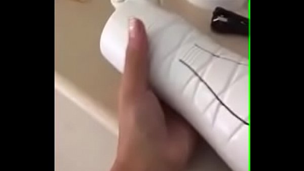 Qu&aacute; bức b&iacute; n&ecirc;n em đ&atilde; tự thụ