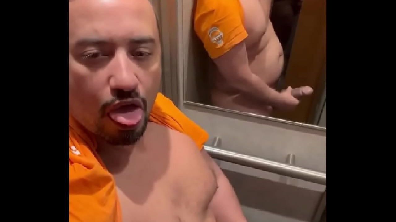 E a&iacute; ? Encara, ou vai correr como as francesas fazem ? Alors ?Tu encaisses , ou tu vas t&rsquo;enfuir comme le font les f ...