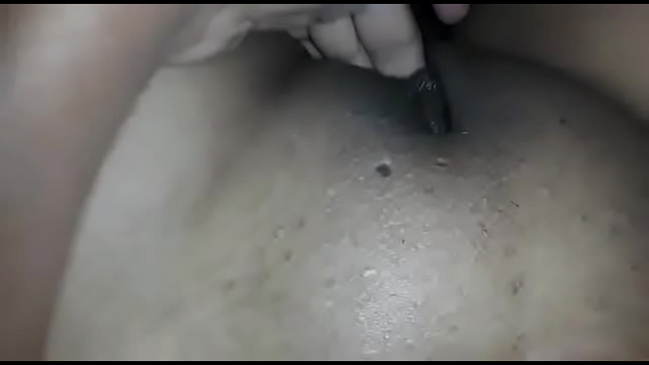 Dedos, toc&aacute;ndose, leche, sola