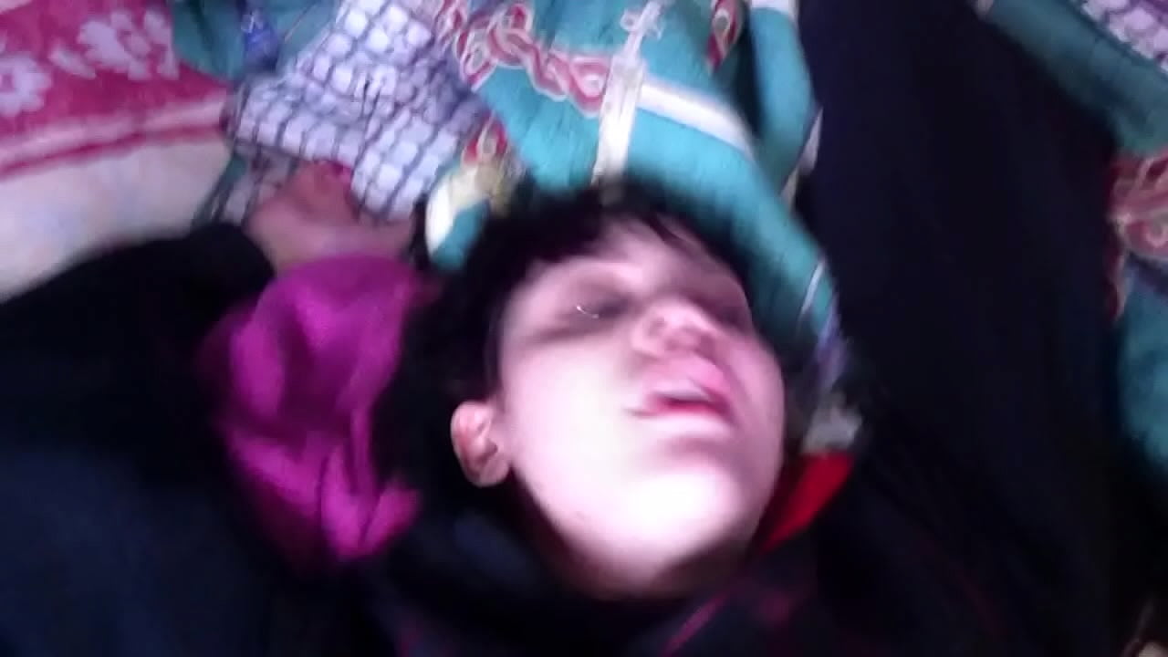 Arrega&ccedil;ando buceta de novinha