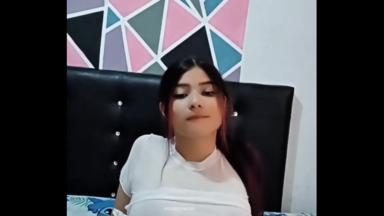 ACTRIZ PORNO LE DA UNA GRAN MAMADA A SU PADRASTRO ( CASERO REAL)