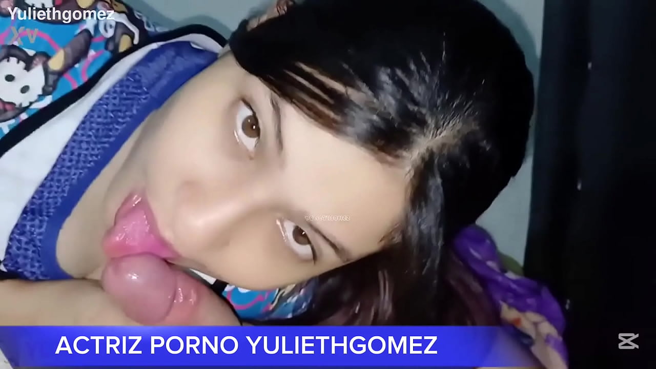 Stepdaughter learns to masturbate and her stepfather helps her do it ( CASERO REAL)