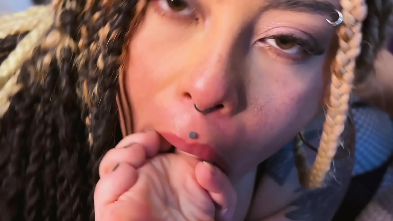 Mean Bitches In Foot Fetish Threesome