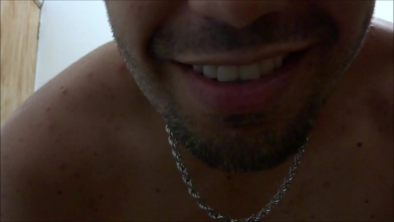 Showing armpits - Mostrando axilas