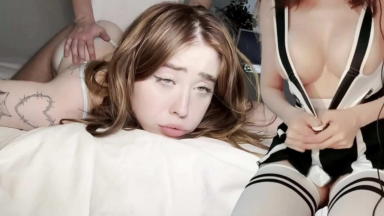 Masturbandome cun una rubia sexy y cachonda que recibe mucha leche