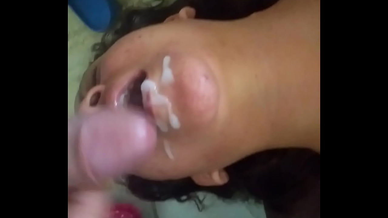 Esposa recibiendo leche