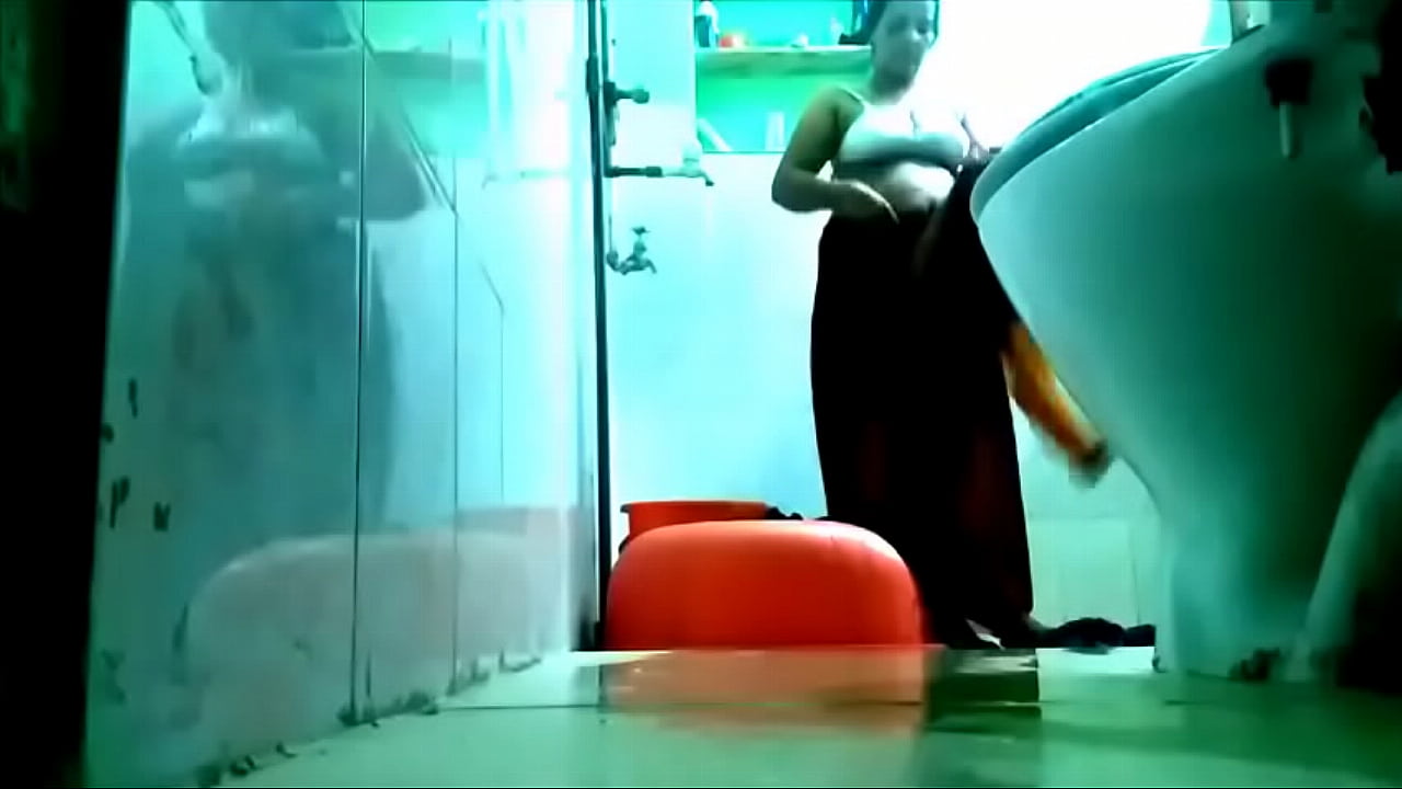 aunty hot bhath with bog juicy boobs