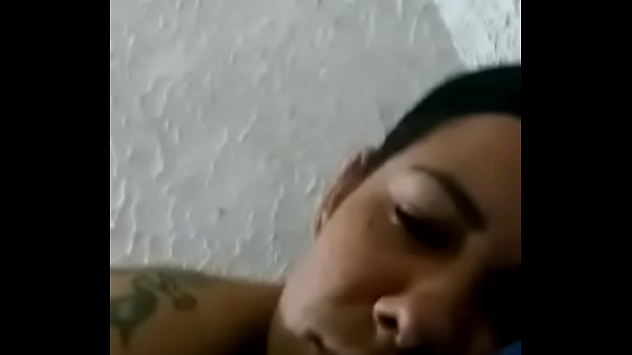 ella d&aacute;ndose placer