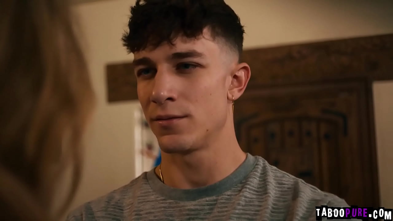 Teen Millie Morgan gives Parker Ambrose a sloppy blowjob