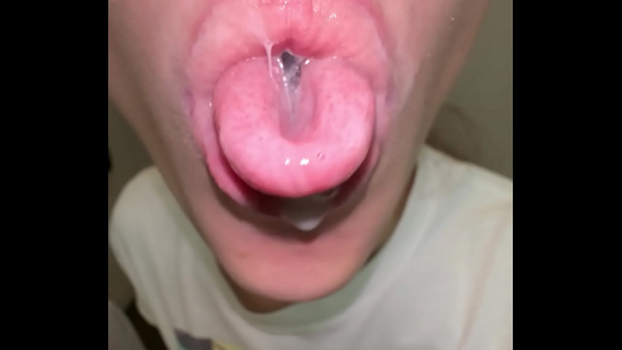 Dommylips slutface with cum and toothpaste craving your cock