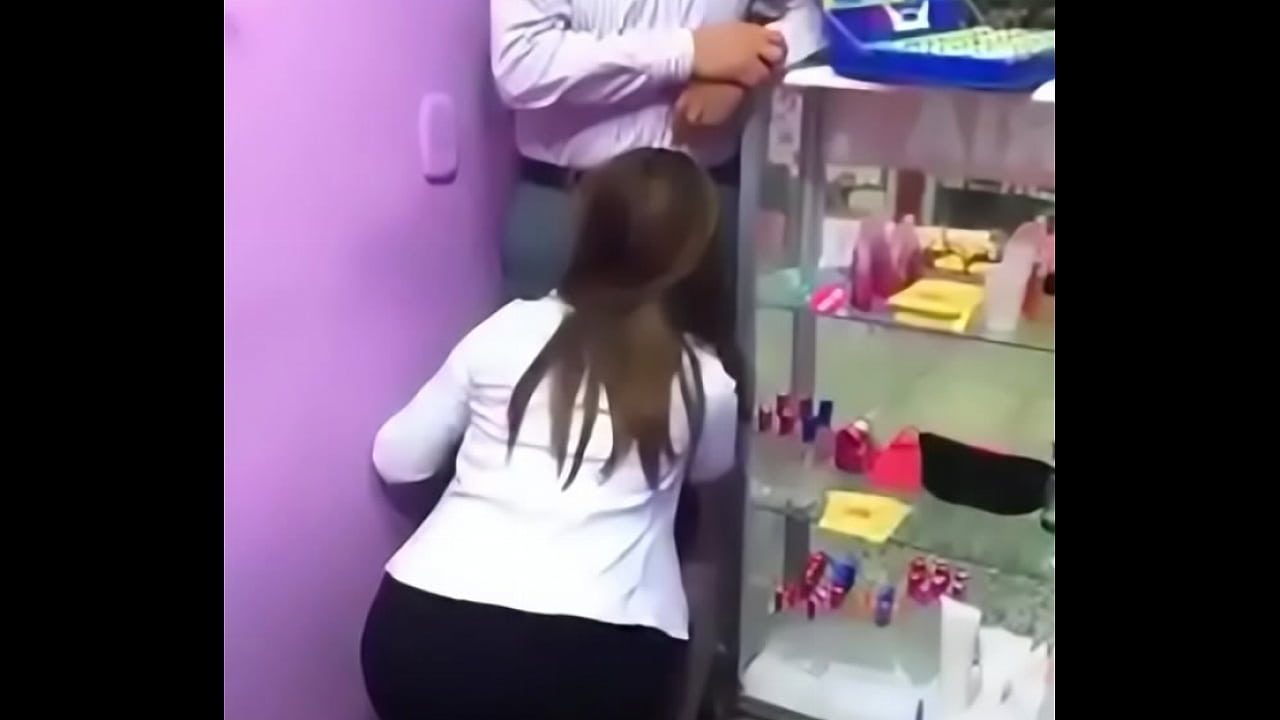 secretar&iacute;a mamando pito