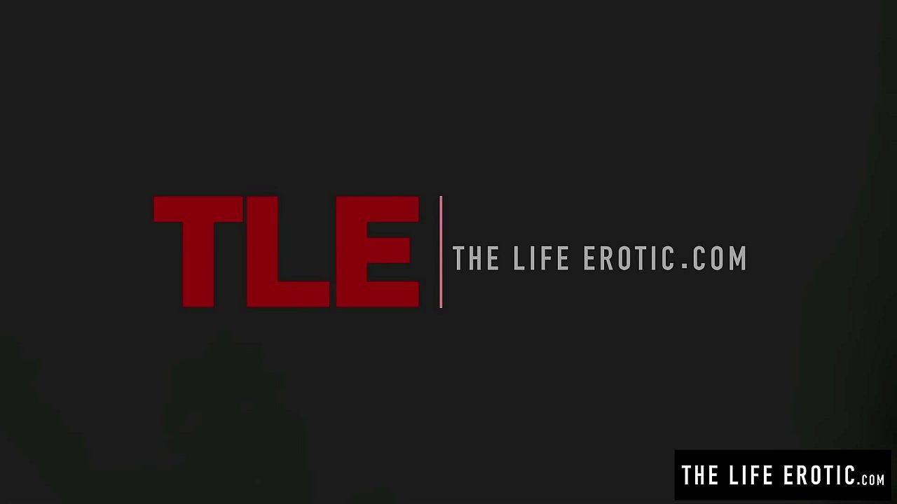 Bondage play for a masturbating redhead