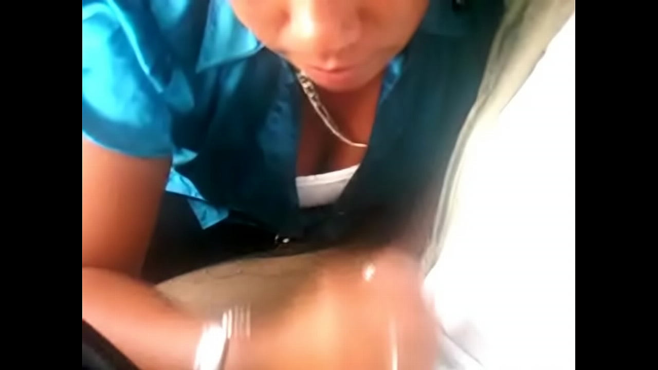 chama me lo chupa y sabe que la estan grabando.AVI