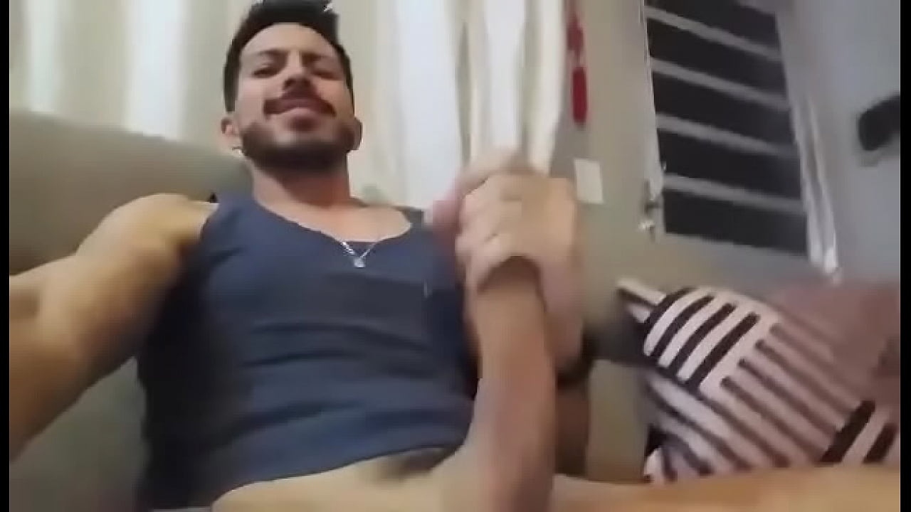 Punheta com mesti&ccedil;o dotado