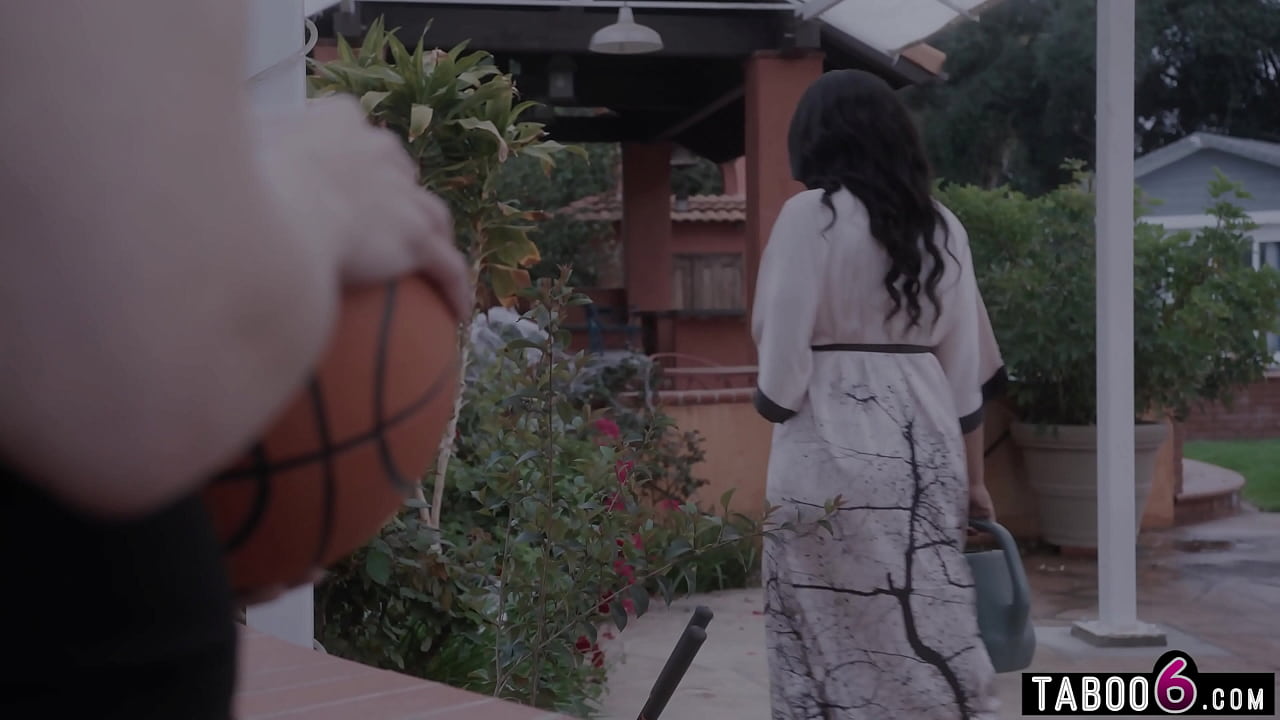 Morphed black MILF is a true sex machine now after being bitten by a spider