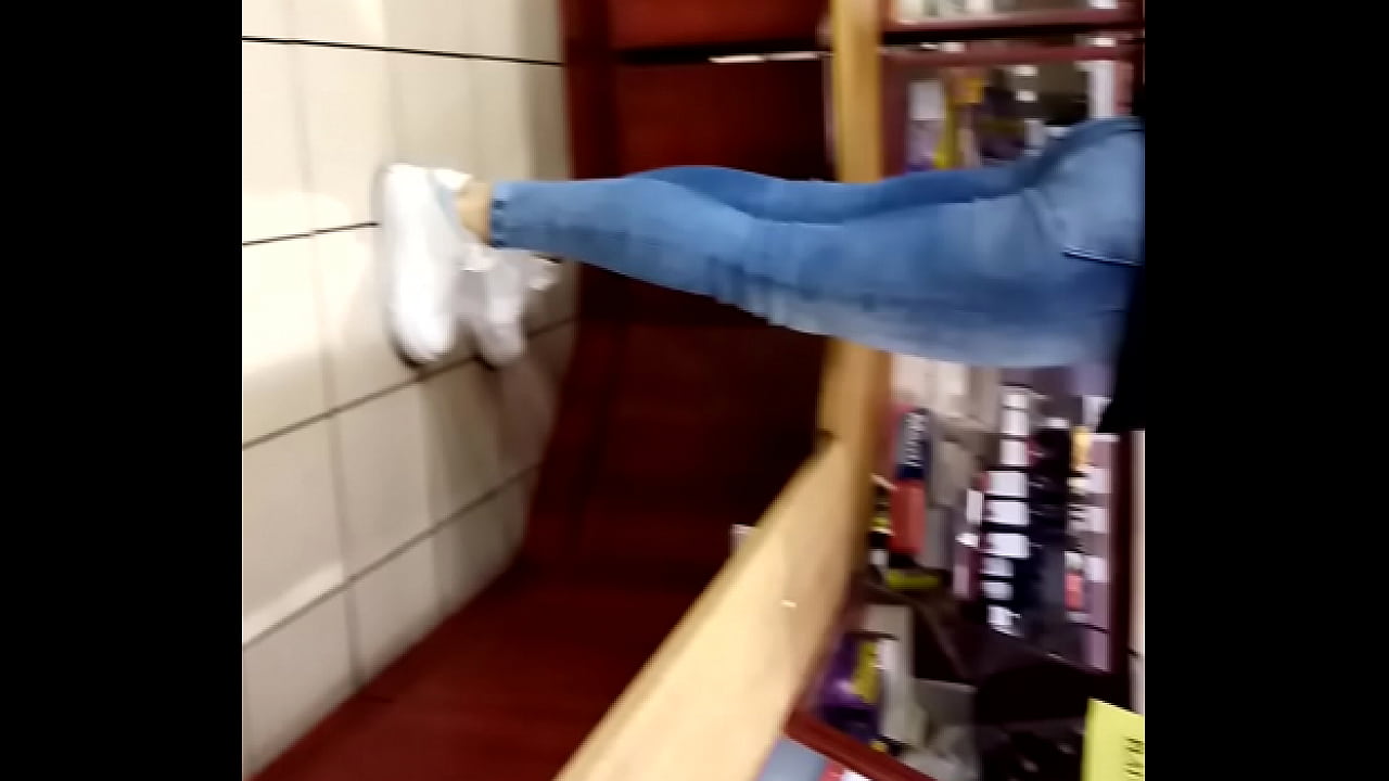 Seksowna Milf nagrywana z ukrycia super laska