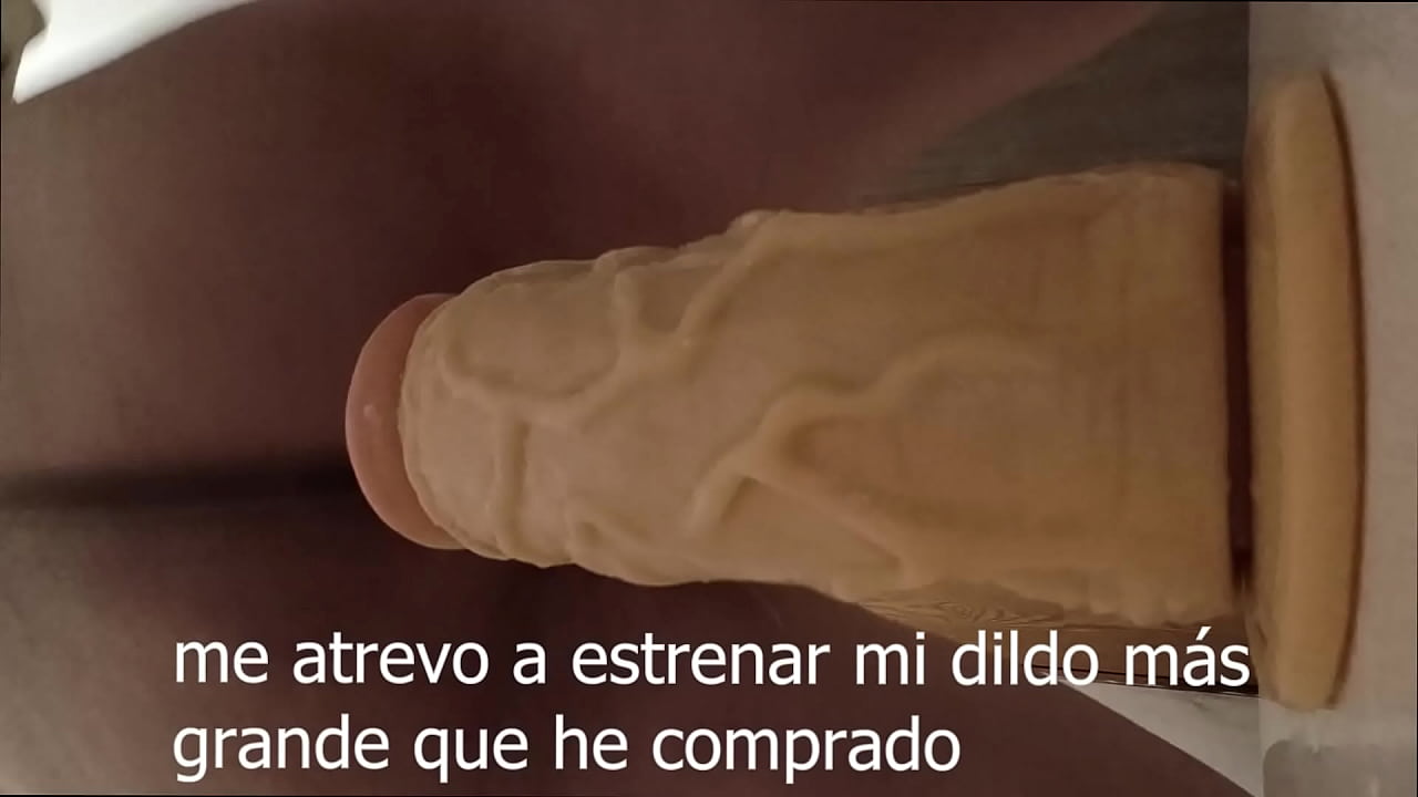 Me meto 3 de mis diferentes juguetes, diferentes tama&ntilde;os y abro mi culo al extremo