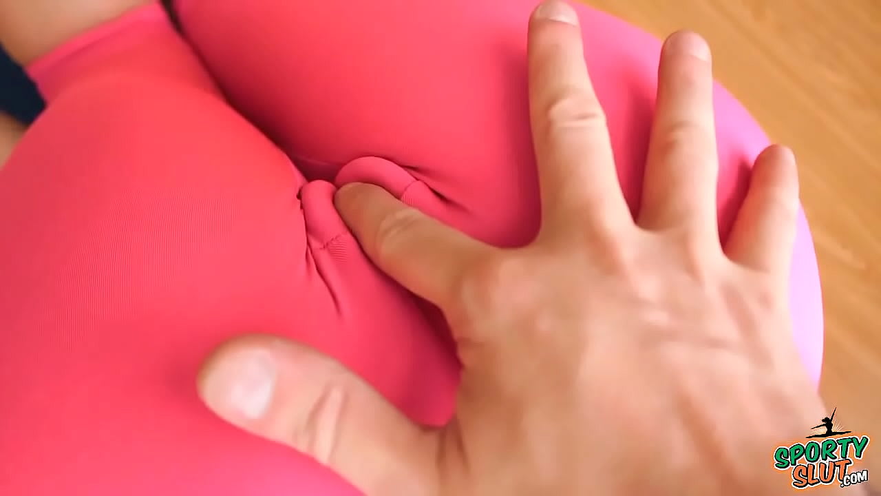 Bubble Butt Teen Working Out In Tight Lycra! Cameltoe Pussy!