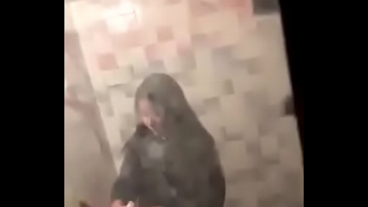 Mi prima en el ba&ntilde;o