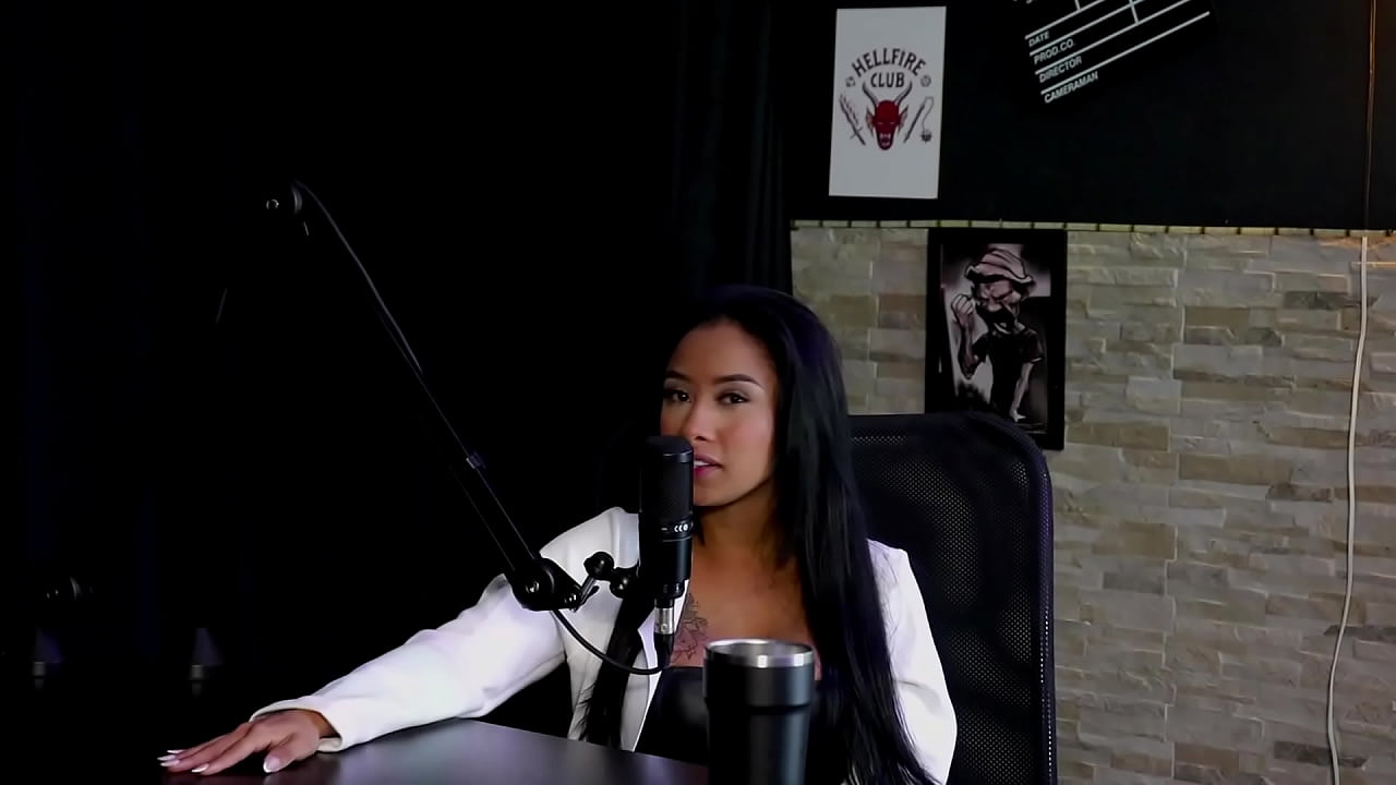 Come&ccedil;ou no amador, tem o suporte para as amigas, e achava que era h&eacute;tero, mas... - Paulistinha (SHEER/RED)