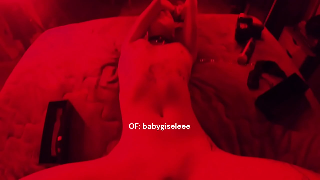 POV SLUTTIEST GIRL RUBBING HER PUSSY. OF: babygiseleee