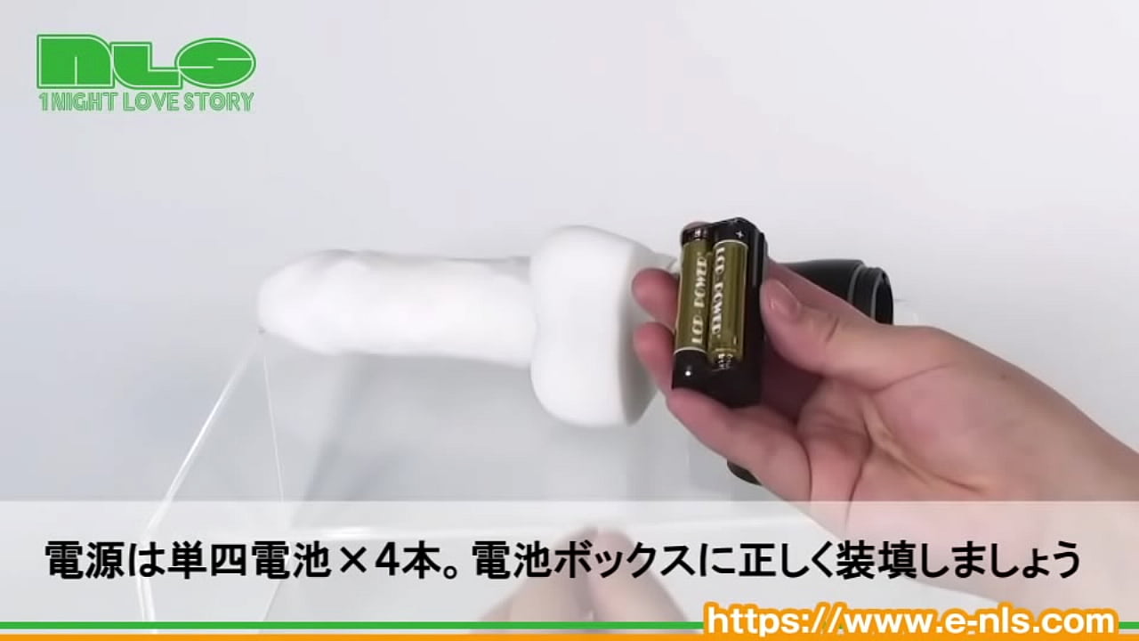 膣内をみっちり満たされたい女性に最適 柔らか素材の極太ディルドが旋回＆振動