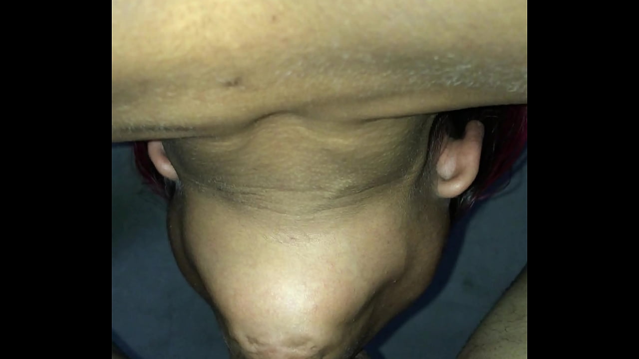 Meu vizinho me socando fundo na garganta