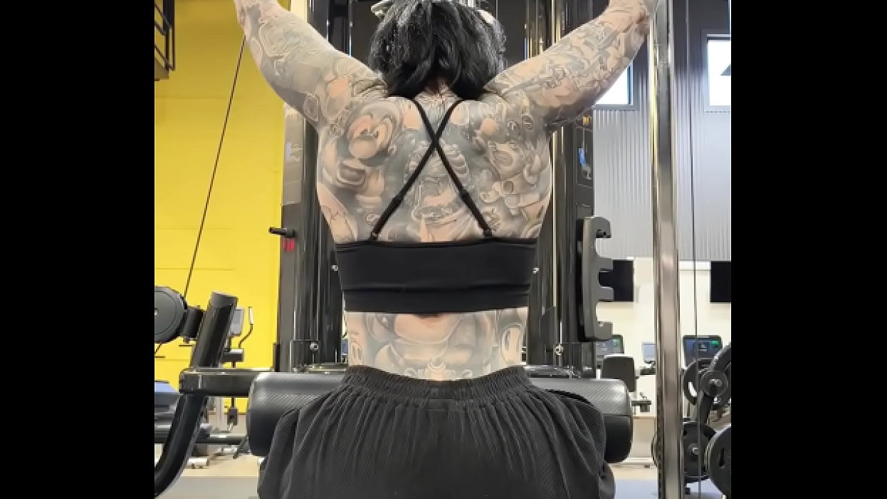 Lat pulldown with muscle step MOMMY