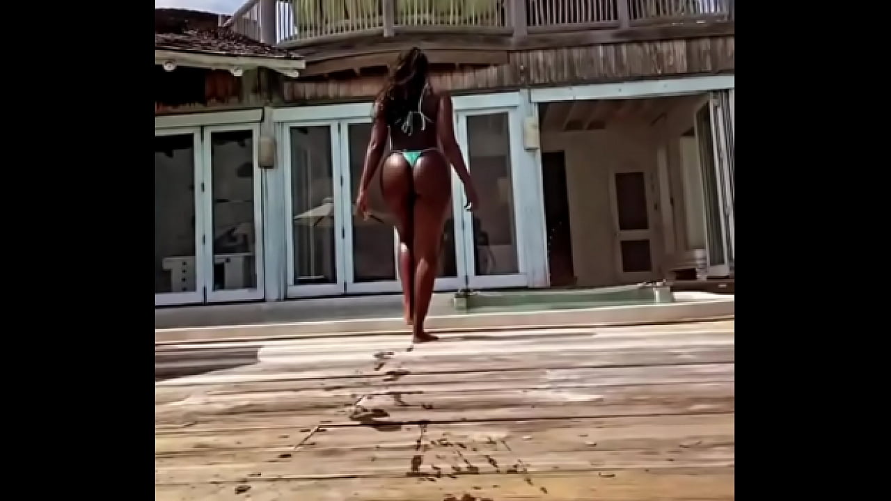 Iza com rab&atilde;o