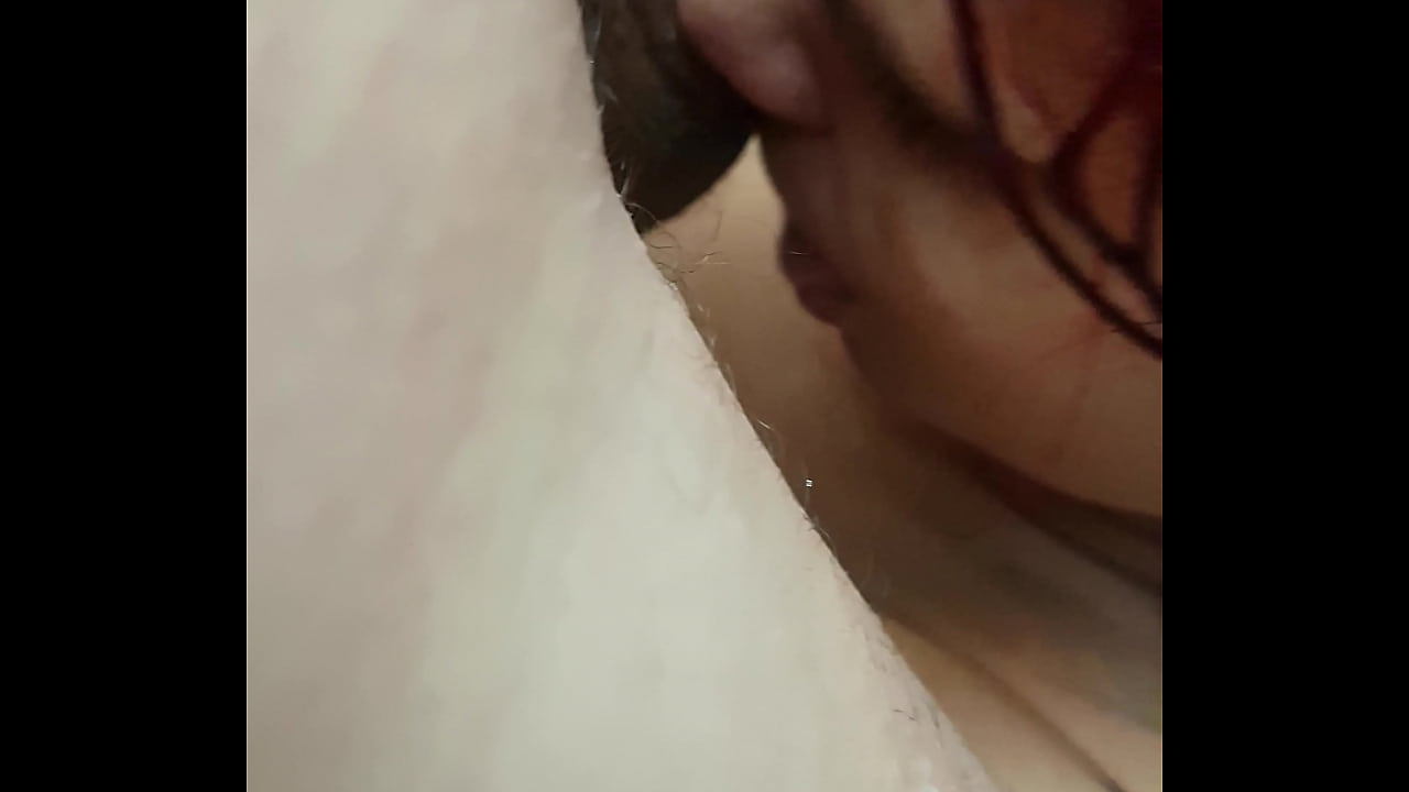 Chupetinha gostosa da amiga na banheira