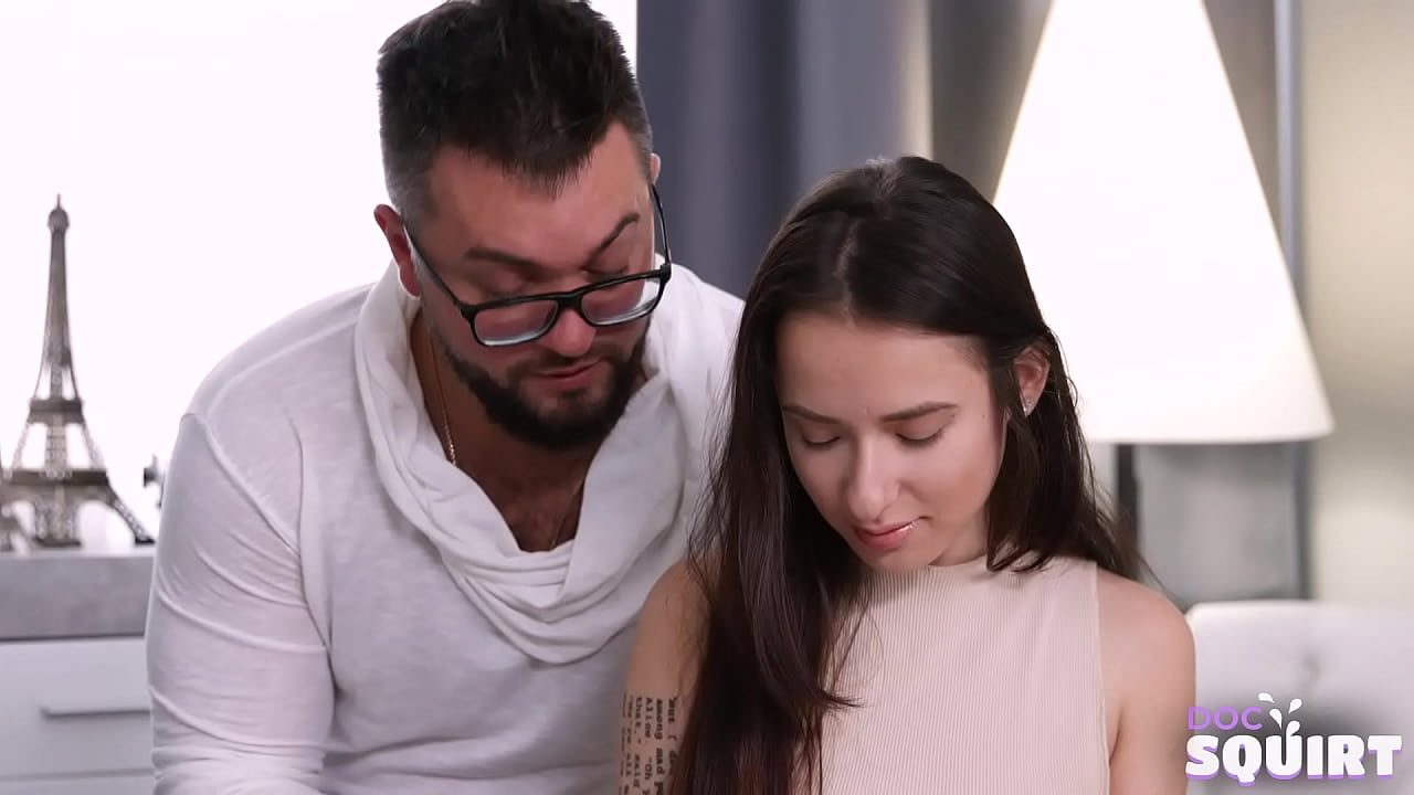 Guy makes sultry chick squirt and cum at the massage parlor