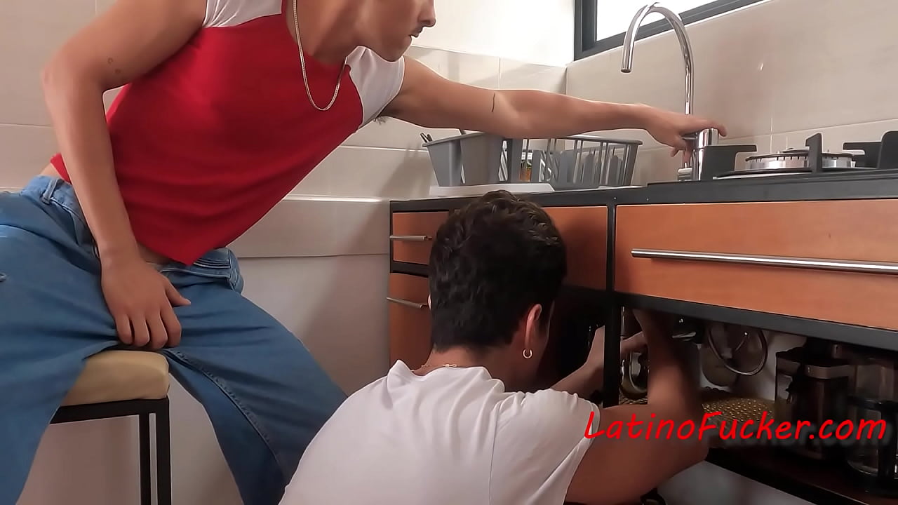 The Plumbing Job (Latin Twinks)