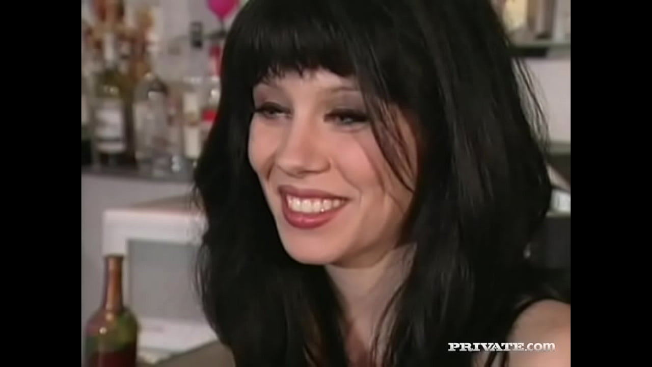 Rayveness Practices Anal Sex in the Bar