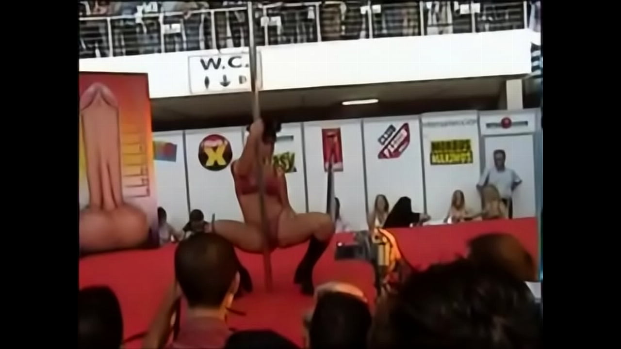 Festival er&oacute;tico porno de Barcelona 2003 - Tania -Striptease integral xxx