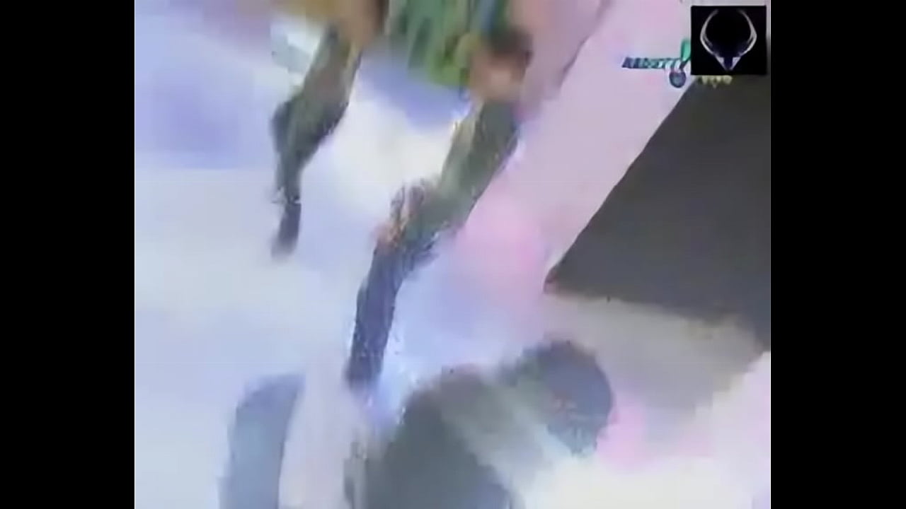 Strawberry woman, shaking her monster ass