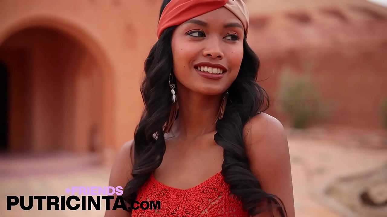 Exoctic Girl Putri Cinta Can't Help Touching Her Round Boobs